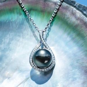 South sea water pearl black Tahitian diamonds necklace